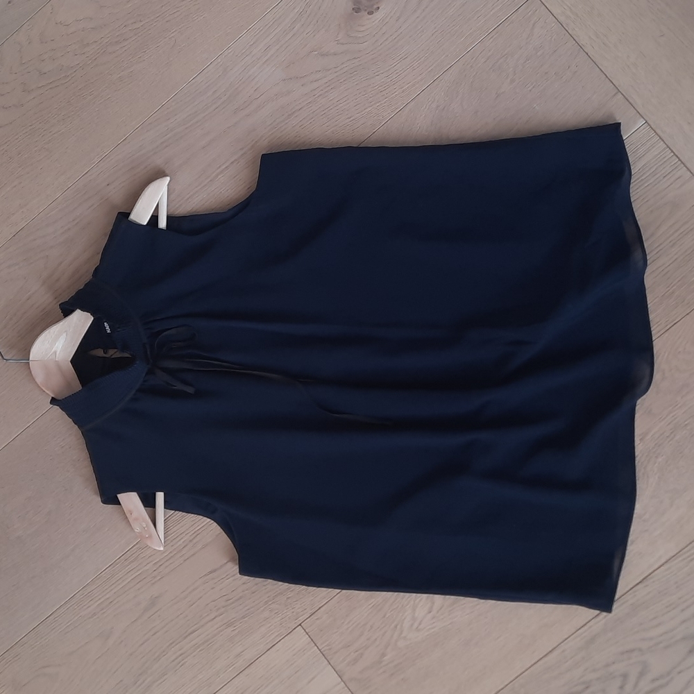 KARL LAGERFELD Navy Sleeveless Shell Top Sz Small With High Ruffle Neck